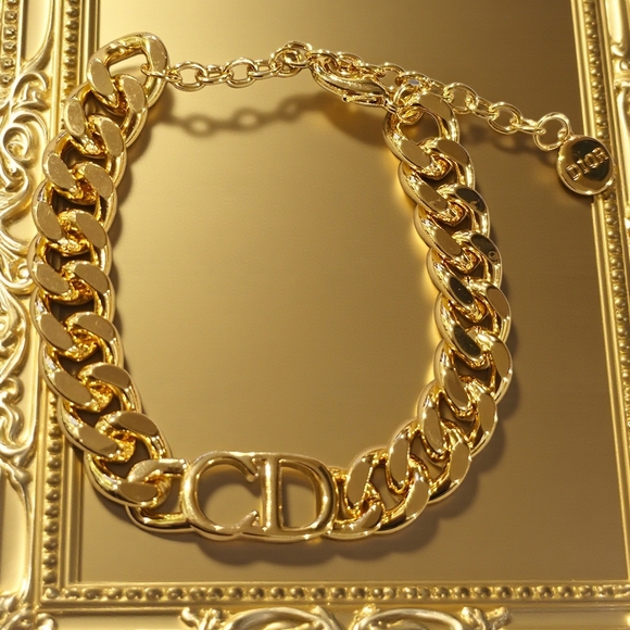 Jewelry - Large Gold Chain Link Bracelet